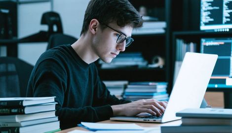 Yazılım Eğitiminde Verimli Çalışma Teknikleri: Başarıya Giden Yol